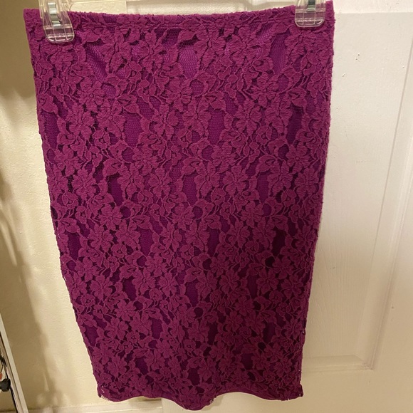 Floral lace skirt - Picture 2 of 2